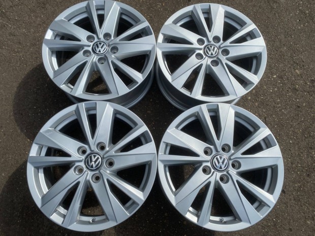 4db gy�ri 16" VW Touran [Karlstad] alufelni. (4108)
